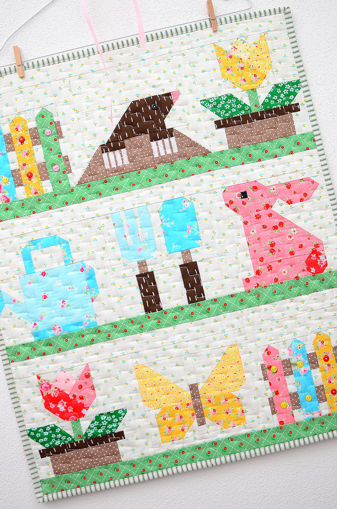 Country Garden Spring mini quilt pattern