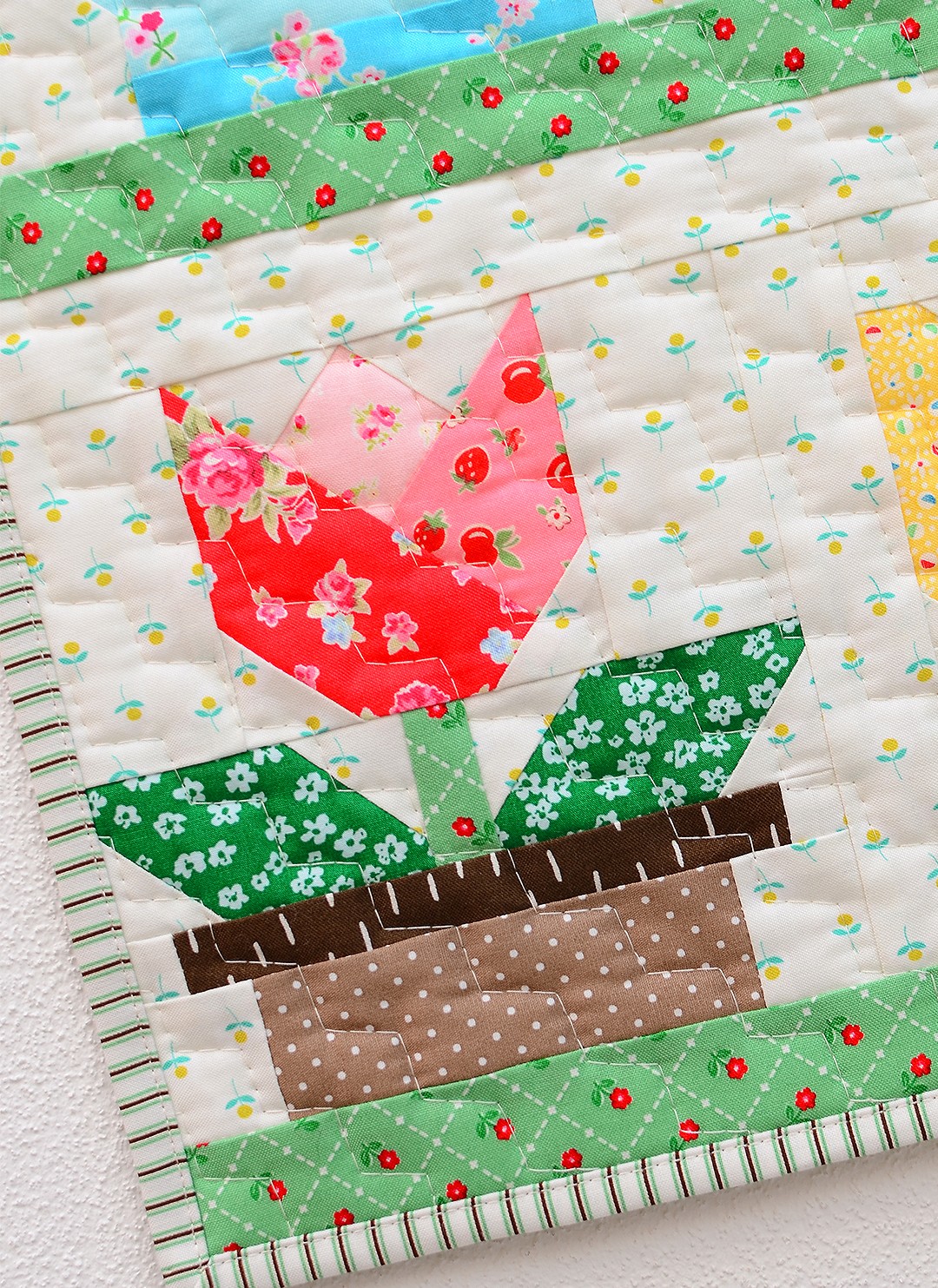 Country Garden quilt pattern - Mini