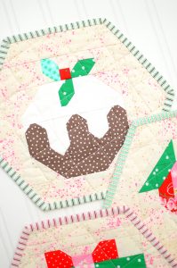 Christmas Pudding Mug Rug quilt pattern - Christmas quilt patterns