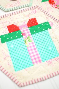 Christmas Pudding Mug Rug quilt pattern - Christmas quilt patterns