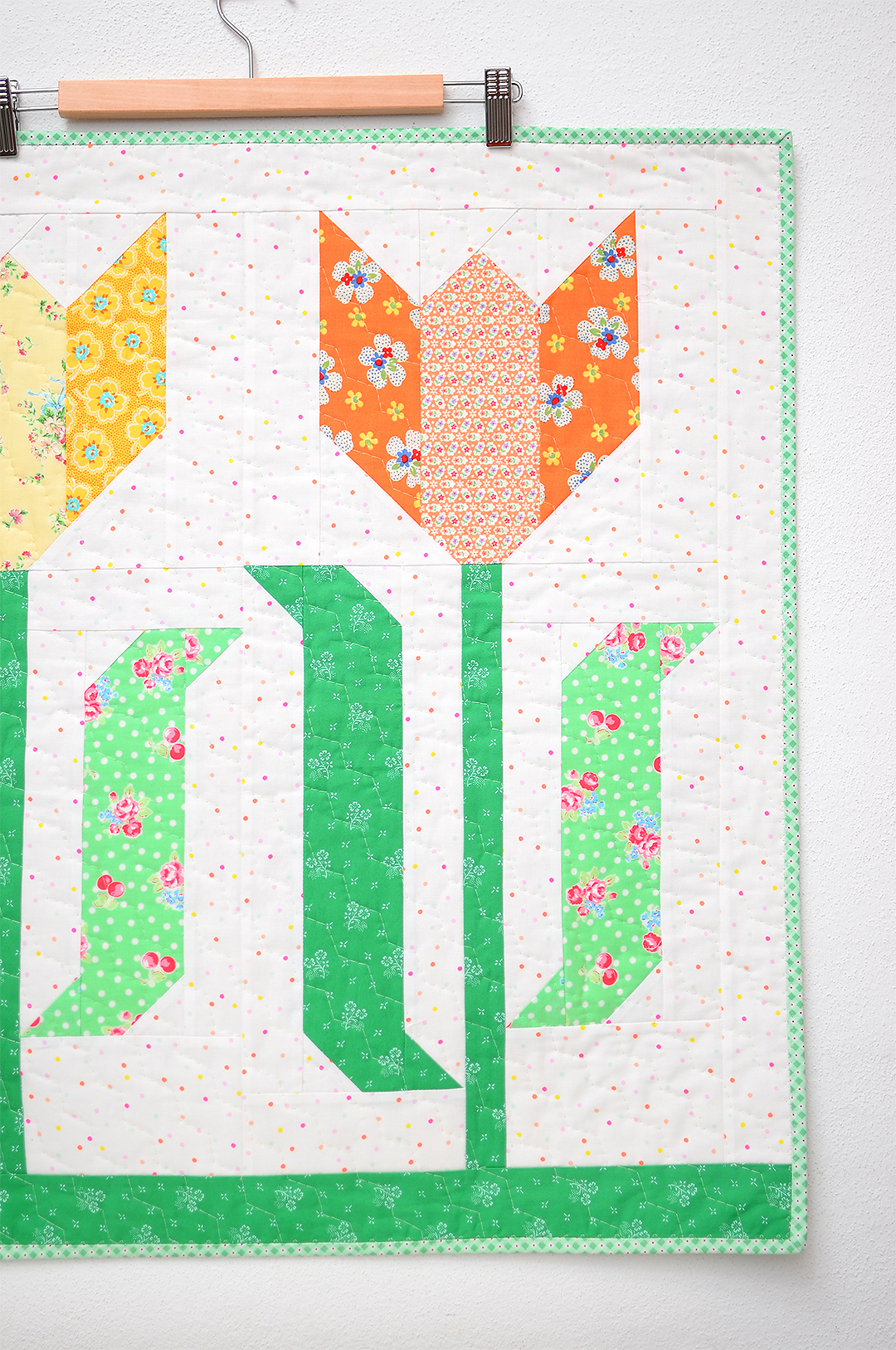 Large Tulip Mini Quilt - an easy quilt pattern by Nadra Ridgeway of ellis & higgs
