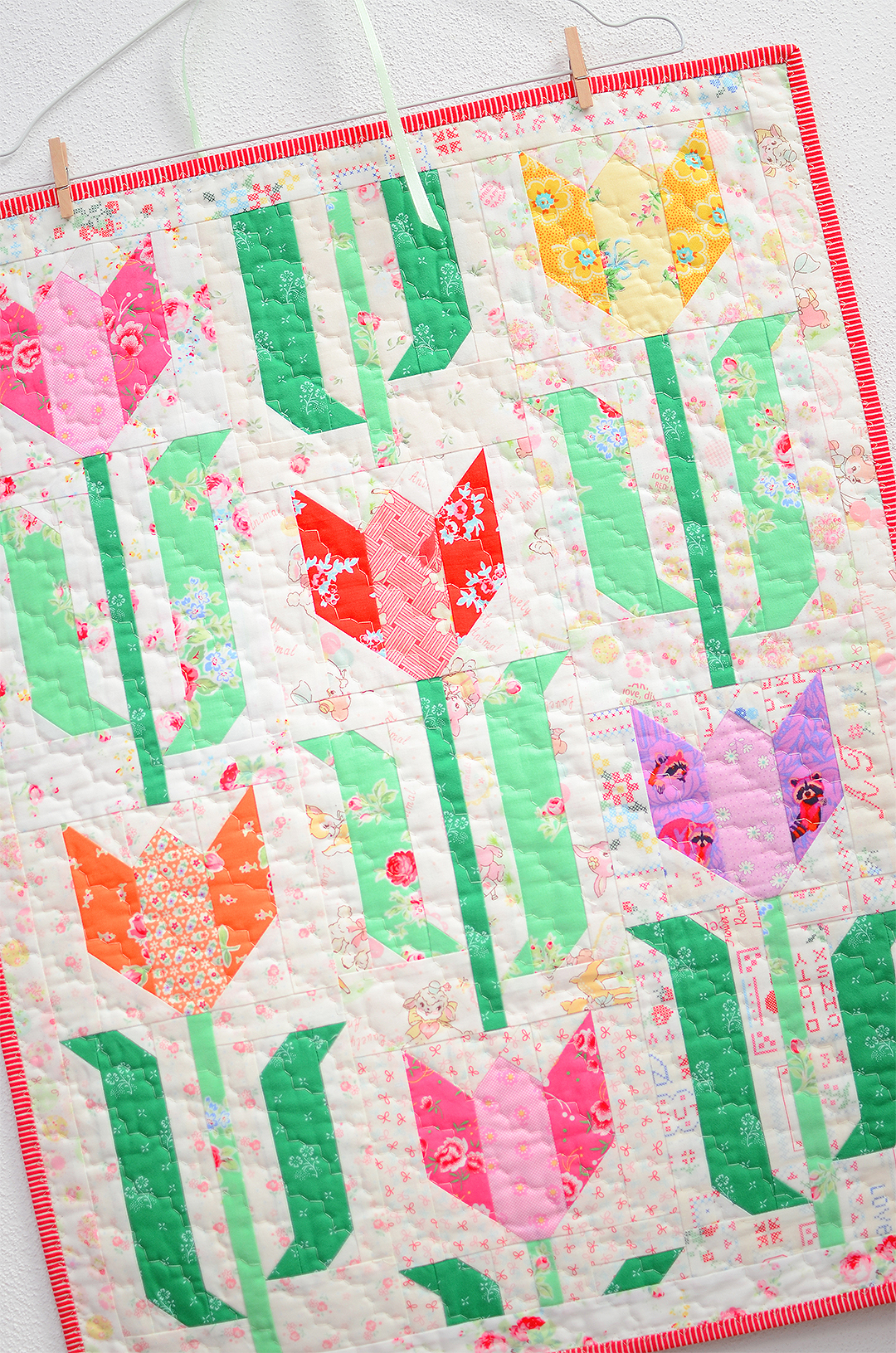 Tulip Mini Quilt - an easy quilt pattern by Nadra Ridgeway of ellis & higgs